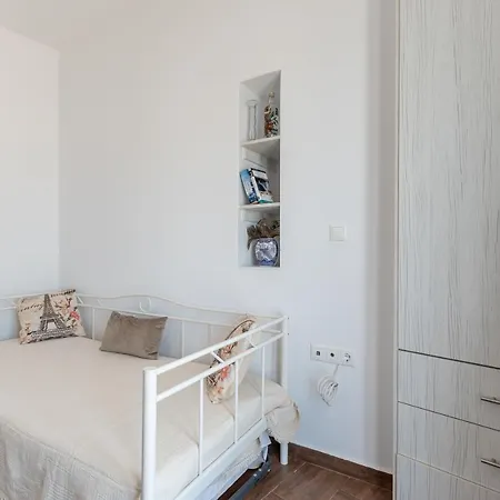 Naxian White House In Glinado Apartment