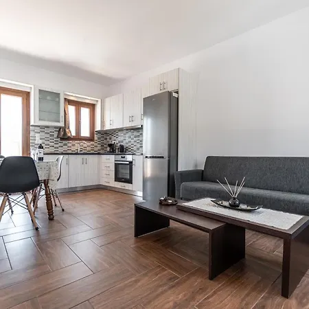 Naxian White House In Glinado Apartment *