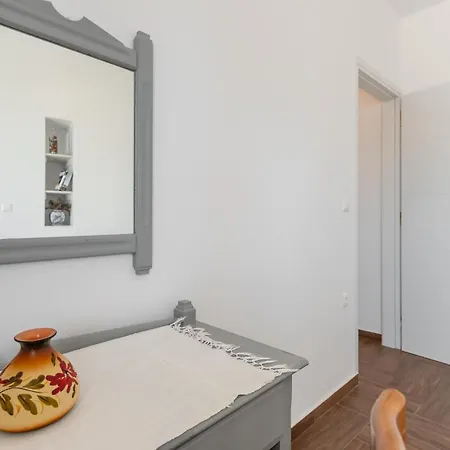 Naxian White House In Glinado Apartment *